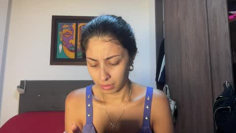 abrilsantosxo online show from April 4, 2026, 12:35 pm