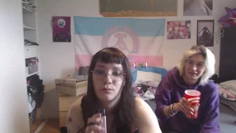 absintiliak online show from May 18, 2026, 5:19 pm