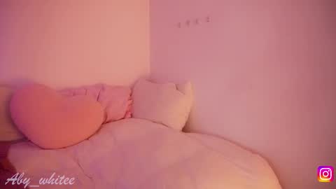 Snapshot of aby_whitee chatting on November 17, 2025, 4:18 am Aby online show from November 17, 2025, 4:18 am