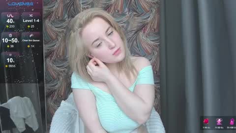 Anna FANSLY yesacid online show from December 9, 2024, 5:07 am