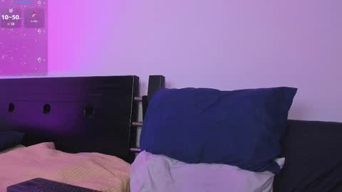 centric independent model   online show from September 26, 2025, 11:58 am