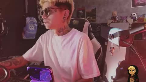 Snapshot of acidmilo chatting on February 12, 2026, 4:24 pm Acid Milo online show from February 12, 2026, 4:24 pm