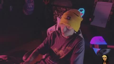 Snapshot of acidmilo chatting on May 7, 2026, 9:42 pm Acid Milo online show from May 7, 2026, 9:42 pm