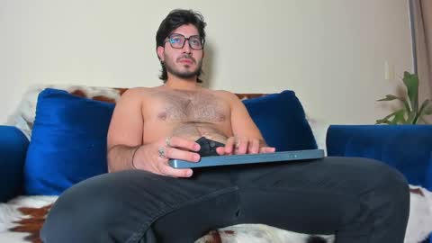 R. online show from January 12, 2025, 6:27 pm