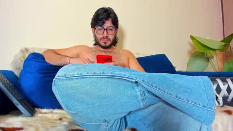 R. online show from February 5, 2025, 6:59 pm