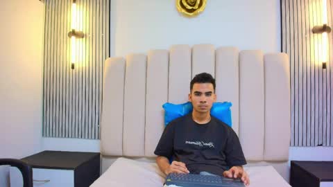 Snapshot of adam_hill7 chatting on May 21, 2026, 7:43 pm Adam online show from May 21, 2026, 7:43 pm