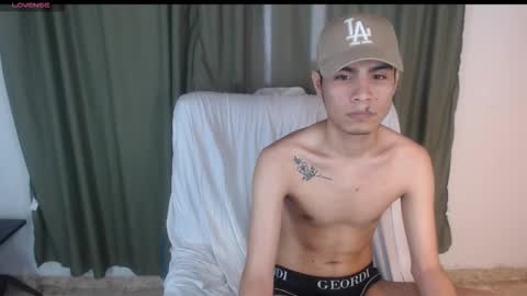 adam_sinclair online show from November 4, 2025, 5:01 pm