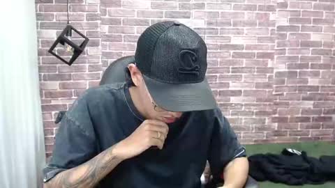 Snapshot of adamcoox chatting on February 22, 2025, 4:40 am Adam online show from February 22, 2025, 4:40 am