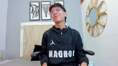 Adams Bobby online show from December 17, 2025, 11:38 am