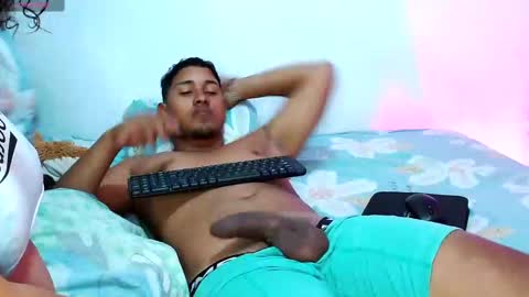 ADAMS Y NIKI online show from February 14, 2025, 4:47 am