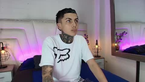 AdamsWalkerr  online show from February 8, 2026, 11:57 am