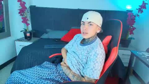 AdamsWalkerr  online show from February 19, 2026, 12:01 pm