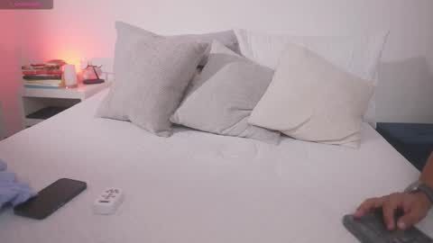 Adan Johns online show from September 18, 2025, 12:34 am