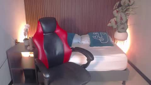 Snapshot of adarna13_ chatting on November 7, 2025, 7:36 pm A D A R N A online show from November 7, 2025, 7:36 pm