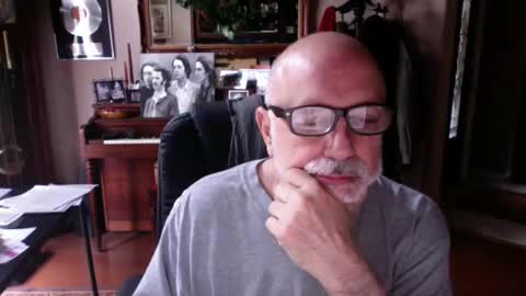 Snapshot of add_me_2 chatting on May 9, 2026, 1:49 pm add_me_2 online show from May 9, 2026, 1:49 pm