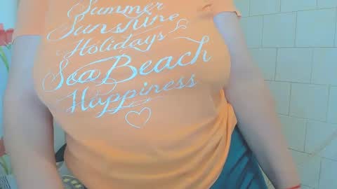 Snapshot of adelamilfsexy chatting on February 14, 2025, 7:02 pm izabellamilf online show from February 14, 2025, 7:02 pm