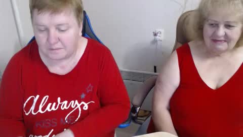 Snapshot of adelandsofia chatting on December 1, 2025, 3:50 pm AdelAndSofia online show from December 1, 2025, 3:50 pm