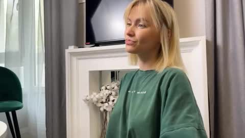 Adele Nick online show from September 10, 2025, 8:36 am