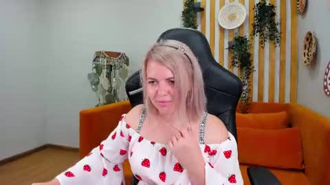 Snapshot of adeleravelle chatting on July 16, 2026, 5:13 am AdeleRavelle online show from July 16, 2026, 5:13 am