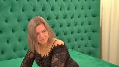 Snapshot of adeleravelle chatting on August 4, 2026, 5:10 am AdeleRavelle online show from August 4, 2026, 5:10 am