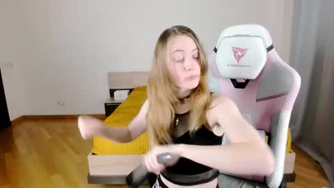 Adelina online show from September 21, 2025, 11:34 am