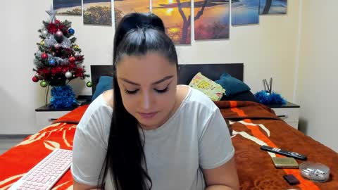 Adellineee online show from December 24, 2024, 1:59 am