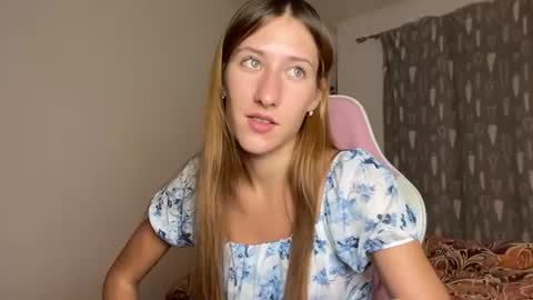 Snapshot of adellqueen chatting on July 1, 2026, 9:47 pm Adell online show from July 1, 2026, 9:47 pm