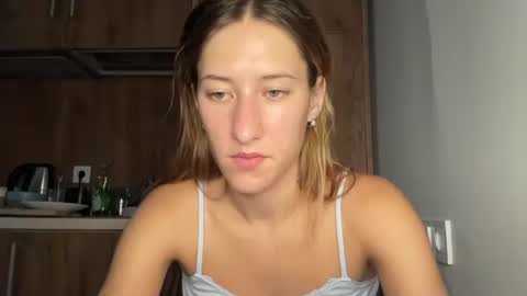 Snapshot of adellqueen chatting on August 4, 2026, 9:39 pm Adell online show from August 4, 2026, 9:39 pm