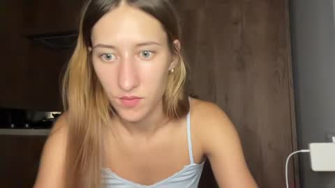 Snapshot of adellqueen chatting on August 6, 2026, 9:39 pm Adell online show from August 6, 2026, 9:39 pm