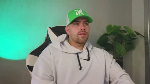 Snapshot of ades_lowe chatting on November 24, 2025, 11:54 am Ades online show from November 24, 2025, 11:54 am