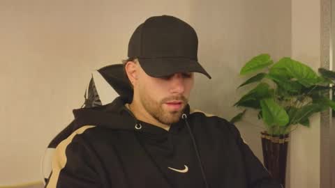 Snapshot of ades_lowe chatting on November 29, 2025, 11:35 am Ades online show from November 29, 2025, 11:35 am