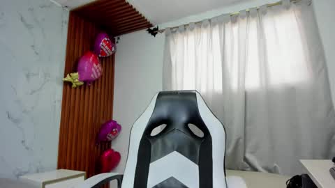 Snapshot of adhara_messy chatting on March 2, 2026, 2:02 pm ADHARA MESSY online show from March 2, 2026, 2:02 pm