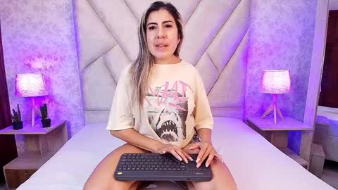 AdharaSmithh online show from February 6, 2025, 9:06 pm