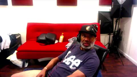 Snapshot of adick_ting chatting on January 10, 2025, 8:37 pm adick_ting online show from January 10, 2025, 8:37 pm