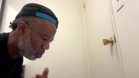 Snapshot of adick_ting chatting on April 14, 2026, 9:04 am adick_ting online show from April 14, 2026, 9:04 am
