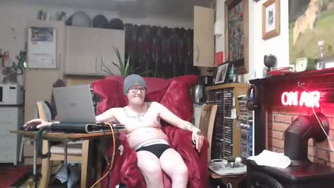 Snapshot of adinkerke53 chatting on December 25, 2024, 5:05 am lizard keeper online show from December 25, 2024, 5:05 am