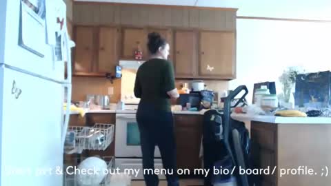 Snapshot of adorable22 chatting on December 4, 2024, 3:32 pm adorable22 online show from December 4, 2024, 3:32 pm