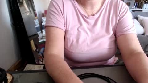 Snapshot of adorable22 chatting on February 17, 2025, 10:25 pm adorable22 online show from February 17, 2025, 10:25 pm