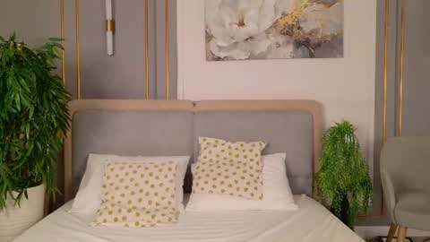 adoracortes online show from July 18, 2026, 5:11 am