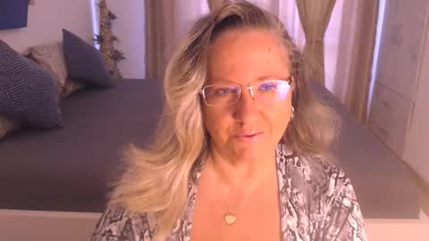 Cryna online show from September 21, 2025, 9:55 am