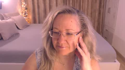 Cryna online show from April 9, 2026, 4:45 am