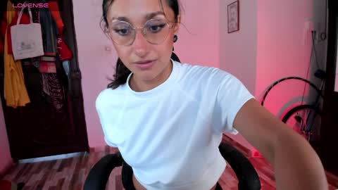 Snapshot of adrena_10 chatting on April 28, 2026, 8:25 pm Adrena10 online show from April 28, 2026, 8:25 pm