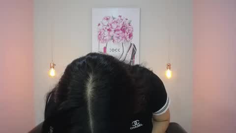 Adri  online show from April 25, 2026, 1:14 pm