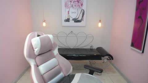 Adri  online show from May 2, 2026, 1:27 pm