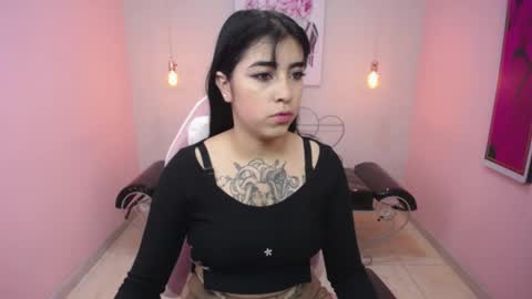Adri  online show from May 5, 2026, 12:02 pm