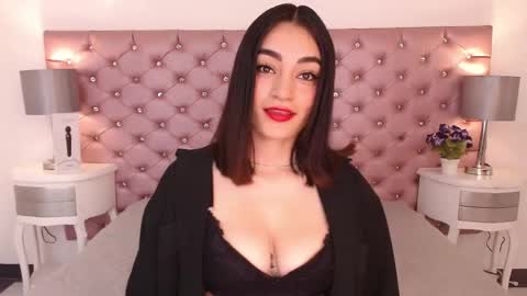 Snapshot of adri_velvet chatting on April 28, 2026, 4:06 am Adri online show from April 28, 2026, 4:06 am