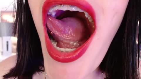 Snapshot of adri_velvet chatting on May 5, 2026, 3:58 am Adri online show from May 5, 2026, 3:58 am