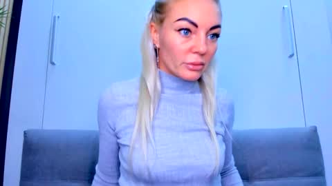 Adriana online show from October 5, 2025, 10:57 am