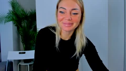 Snapshot of adriana_coy_ chatting on April 5, 2026, 6:32 am Adriana online show from April 5, 2026, 6:32 am