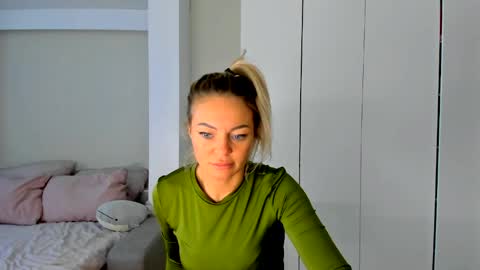 Snapshot of adriana_coy_ chatting on May 17, 2026, 6:22 am Adriana online show from May 17, 2026, 6:22 am